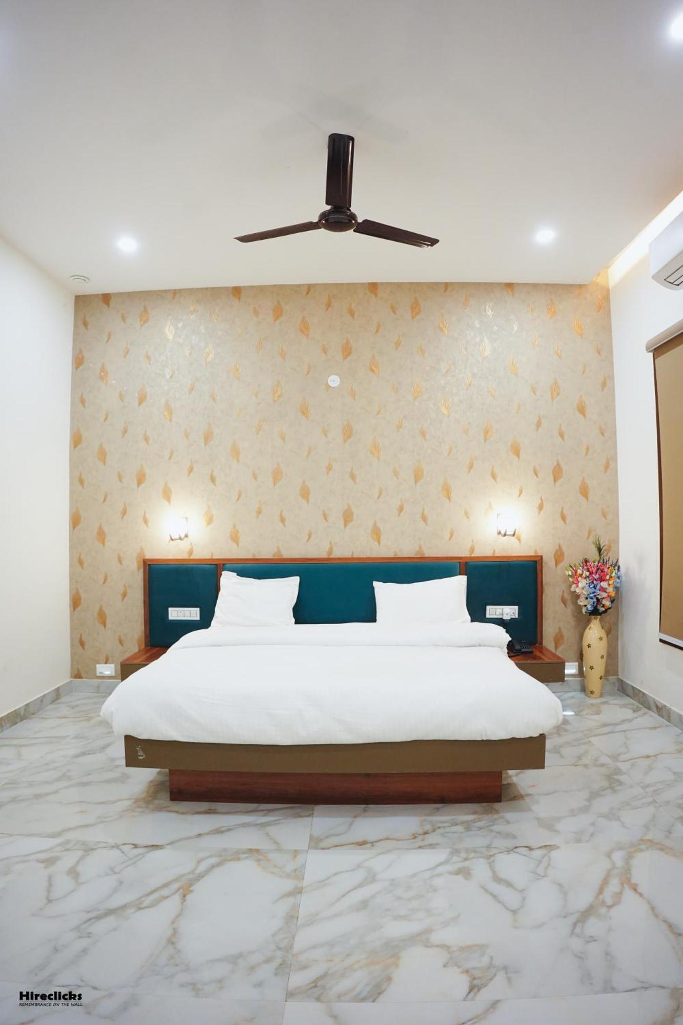The Krati Resort And Convention Centre Bareli Kültér fotó